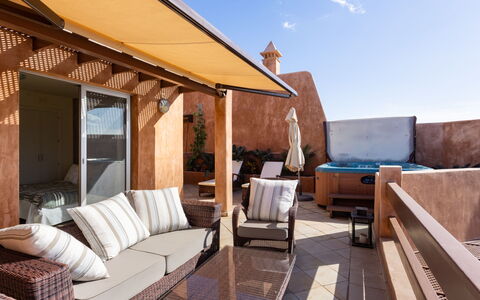Duplex Bencomo: Sky, Cloud, Furniture, Wood, Table, Couch, Shade, Interior Design, Building, Cottage