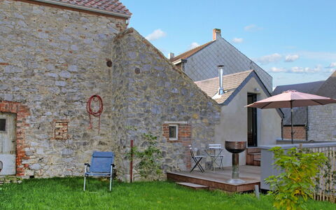 Le Ti' Bauduin: Plant, Sky, Property, Building, Cloud, Window, House, Land Lot, Grass, Cottage