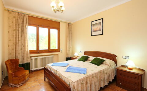 Can Cals: Bedroom, Furniture, Bed, Room, Property, Bed Sheet, Ceiling, Bed Frame, Interior Design, Floor