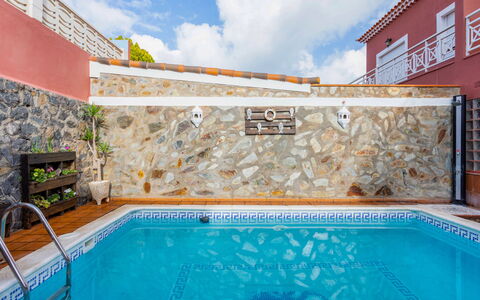 La Marea: Water, Sky, Cloud, Plant, Swimming Pool, Property, Building, Blue, Azure, Shade