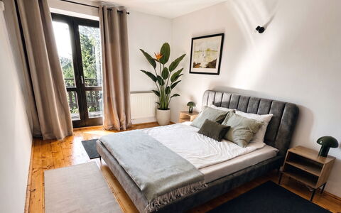 Zameczek Falsztyn: Bed, Furniture, Bedroom, Interior Design, Bedding, Bed Sheet, Flooring, Wood, Floor, Room