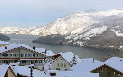 Emmetten 400: Sky, Snow, Mountain, Property, Building, Cloud, Slope, Water, House, Freezing