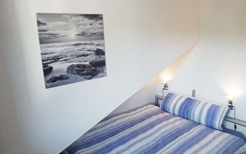 Emmetten 400: Bedroom, Room, Bed, Property, Furniture, Sky, Wall, Interior Design, Bed Sheet, House