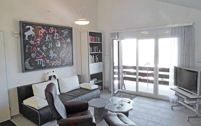Flodana 400.1: Room, Interior Design, Furniture, Property, Living Room, Building, House, Table, Floor, Home