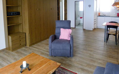 Accommodation:&nbsp;Petrani 400.9