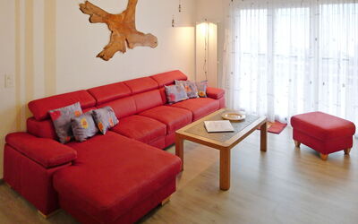 Ramabrice 400.4: Couch, Furniture, Property, Table, Comfort, Building, Wood, Living Room, Textile, Interior Design