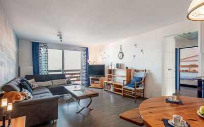Treblani 400.7: Table, Furniture, Property, Picture Frame, Couch, Azure, Wood, Interior Design, Lighting, Living Room