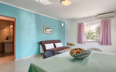 Accommodation:&nbsp;Nika 109.2