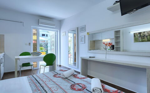 Accommodation:&nbsp;Nika 109.9