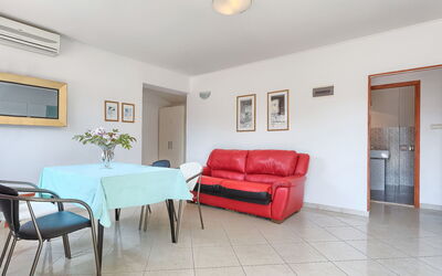 Accommodation:&nbsp;Nika 109.1