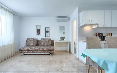 Accommodation:&nbsp;Nika 109.12
