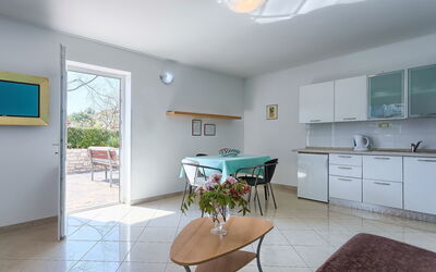 Accommodation:&nbsp;Nika 109.2