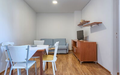 Accommodation:&nbsp;Nika 109.3