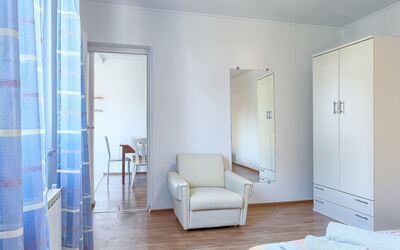 Accommodation:&nbsp;Nika 109.3
