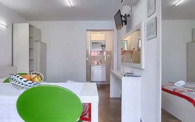 Accommodation:&nbsp;Nika 109.10