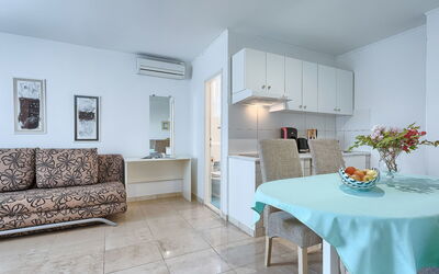 Accommodation:&nbsp;Nika 109.12