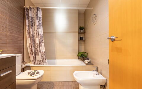 Gaviota 6: Plumbing Fixture, Tap, Property, Sink, Bathroom Sink, Bathroom, Purple, Building, Interior Design, Floor