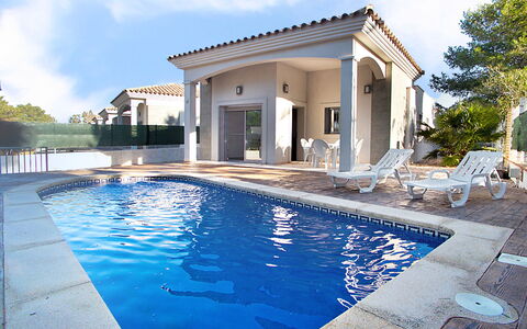 Gaviota 6: Water, Cloud, Sky, Building, Plant, Swimming Pool, Blue, Azure, Tree, House
