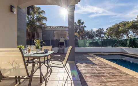 Gaviota 10: Sky, Table, Daytime, Property, Plant, Cloud, Building, Shade, Water, Tree
