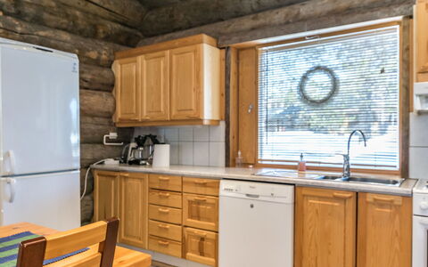 Kujakieppi: Wood, Kitchen, Flooring, Countertop, Ceiling, Sink, Major Appliance, Floor, Interior Design, Cabinetry