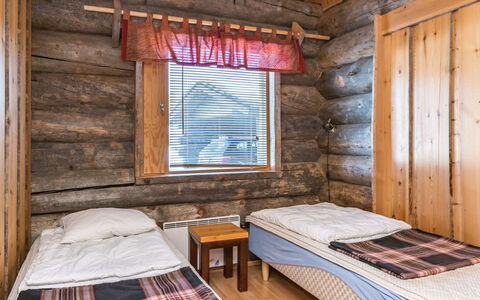 Kujakieppi: Wood, Bedroom, Hardwood, Wood Stain, Cottage, Log Cabin, Bunk Bed, Bed, Bedding, Freezing