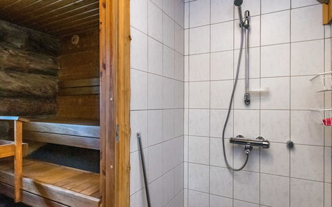 Kujakieppi: Wood, Flooring, Floor, Plumbing Fixture, Plumbing, Composite Material, Ceiling, Bathroom, Hardwood, Wood Stain