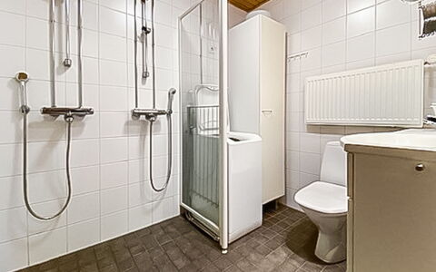 Länsirinne C 12: Plumbing Fixture, Flooring, Floor, Bathroom, Interior Design, Sink, Plumbing, Room, Toilet, Tap