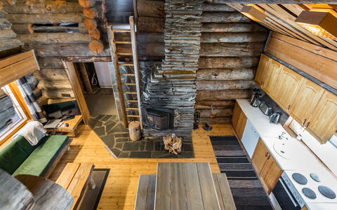 Seitsemän Savua 3: Wood, Ceiling, Hardwood, Cottage, Plank, Log Cabin, Wood Stain, Natural Material, Lumber, Beam