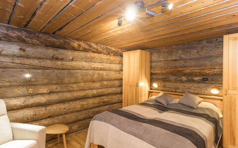 Rukasaukko: Flooring, Floor, Interior Design, Wood, Bedroom, Ceiling, Bed, Wood Flooring, Lighting, Room