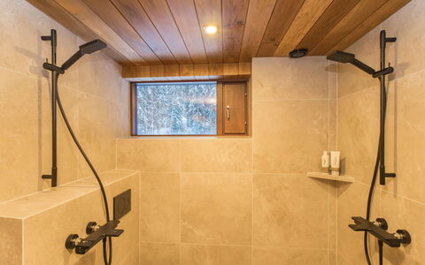 Rukasaukko: Wall, Wood, Flooring, Plumbing Fixture, Interior Design, Ceiling, Floor, Bathroom, Light Fixture, Plumbing