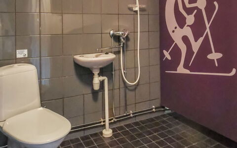 Salakolo 2: Wall, Plumbing Fixture, Flooring, Bathroom, Toilet, Floor, Toilet Seat, Plumbing, Tile, Tap