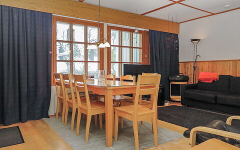 Saariselän Väärtin Kammi 1: Furniture, Interior Design, Wood, Flooring, Ceiling, Floor, Light Fixture, Table, Lighting, Room