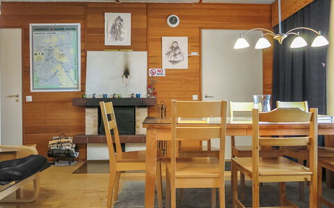 Saariselän Väärtin Kammi 1: Furniture, Interior Design, Flooring, Floor, Wall, Chair, Wood, Table, Ceiling, Room