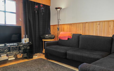Saariselän Väärtin Kammi 1: Furniture, Interior Design, Wood, Electronic Device, Flooring, Living Room, Floor, Lighting, Room, Audio Equipment
