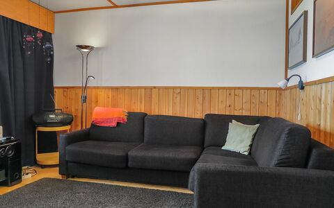 Saariselän Väärtin Kammi 1: Furniture, Wall, Interior Design, Wood, Flooring, Couch, Floor, Living Room, Lighting, Room