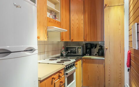 Saariselän Väärtin Kammi 1: Kitchen Appliance, Kitchen, Major Appliance, Countertop, Cabinetry, Wood, Flooring, Home Appliance, Interior Design, Furniture