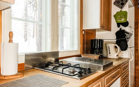 Hoviranta: Kitchen Appliance, Kitchen, Countertop, Major Appliance, Cabinetry, Kitchen Stove, Wood, Home Appliance, Gas Stove, Stove