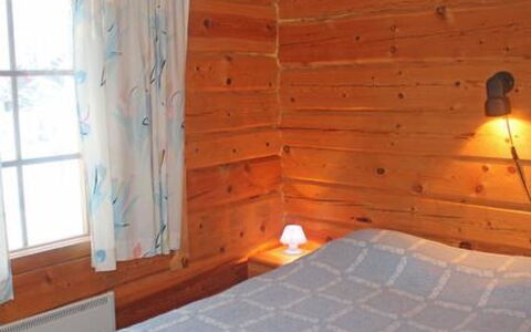 Juolukka: Wood, Floor, Interior Design, Flooring, Ceiling, Room, Furniture, Bedroom, Linens, Wood Stain