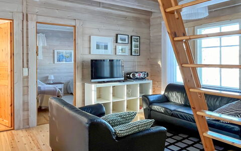 Lonnakko: Wood, Flooring, Floor, Interior Design, Hardwood, Ceiling, Wood Flooring, Room, Plank, Wood Stain