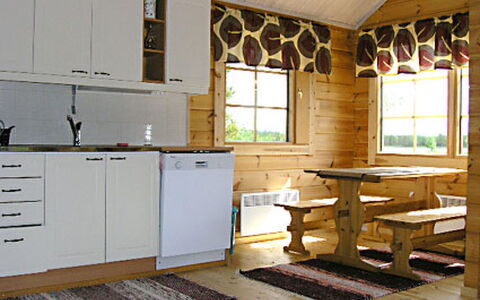 Iso Marina: Wood, Flooring, Floor, Interior Design, Furniture, Ceiling, Room, Wood Stain, Hardwood, Wood Flooring