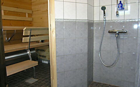 Iso Marina: Flooring, Floor, Plumbing Fixture, Plumbing, Room, Tile, Bathroom, Shower Head, Shower Bar