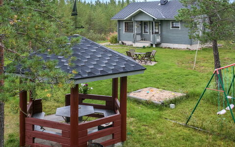 Ahonlaita: Wood, Roof, Garden, Cottage, Garden Buildings, Shade, Backyard, Outdoor Structure, Shed, Lawn