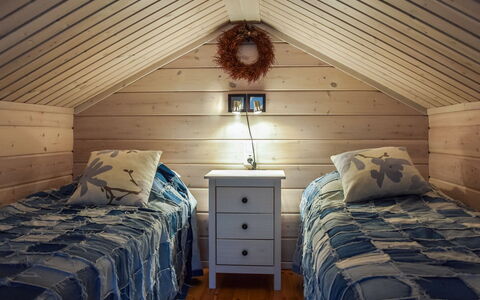 Ahonlaita: Bedroom, Wood, Bed, Interior Design, Ceiling, Floor, Bed Sheet, Bedding, Flooring, Furniture