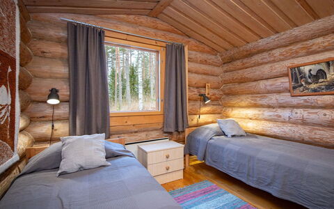 Papanmökki: Wood, Floor, Flooring, Ceiling, Hardwood, Wood Stain, Bedroom, Bed, Bed Sheet, Wood Flooring