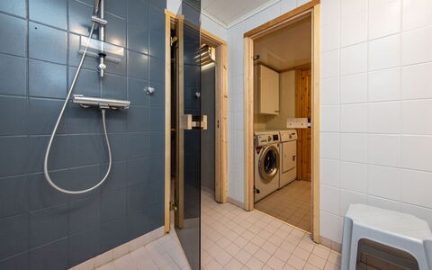 Papanmökki: Flooring, Floor, Wall, Interior Design, Wood, Plumbing Fixture, Ceiling, Bathroom, Lighting, Plumbing