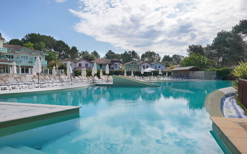 Lacanau 252: Water, Cloud, Sky, Plant, Building, Swimming Pool, Tree, Azure, House, Leisure
