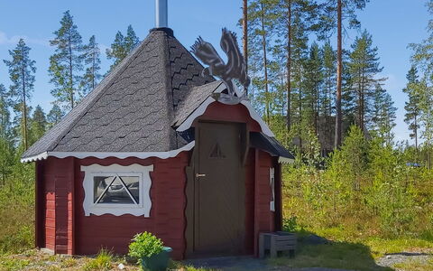 Harjurinne: Roof, Cottage, Winter, Freezing, Snow, Outdoor Structure, Hut, Evergreen, Shed