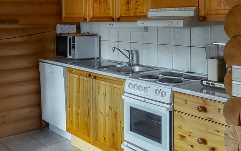 Harjurinne: Wood, Kitchen, Kitchen Appliance, Major Appliance, Flooring, Countertop, Cabinetry, Furniture, Floor, Kitchen Stove