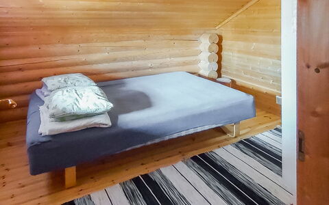 Harjurinne: Wood, Flooring, Floor, Wood Flooring, Linens, Wood Stain, Hardwood, Bedroom, Plank, Bed Sheet