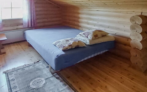 Harjurinne: Wood, Flooring, Floor, Linens, Wood Stain, Hardwood, Room, Bedroom, Wood Flooring, Bed Sheet